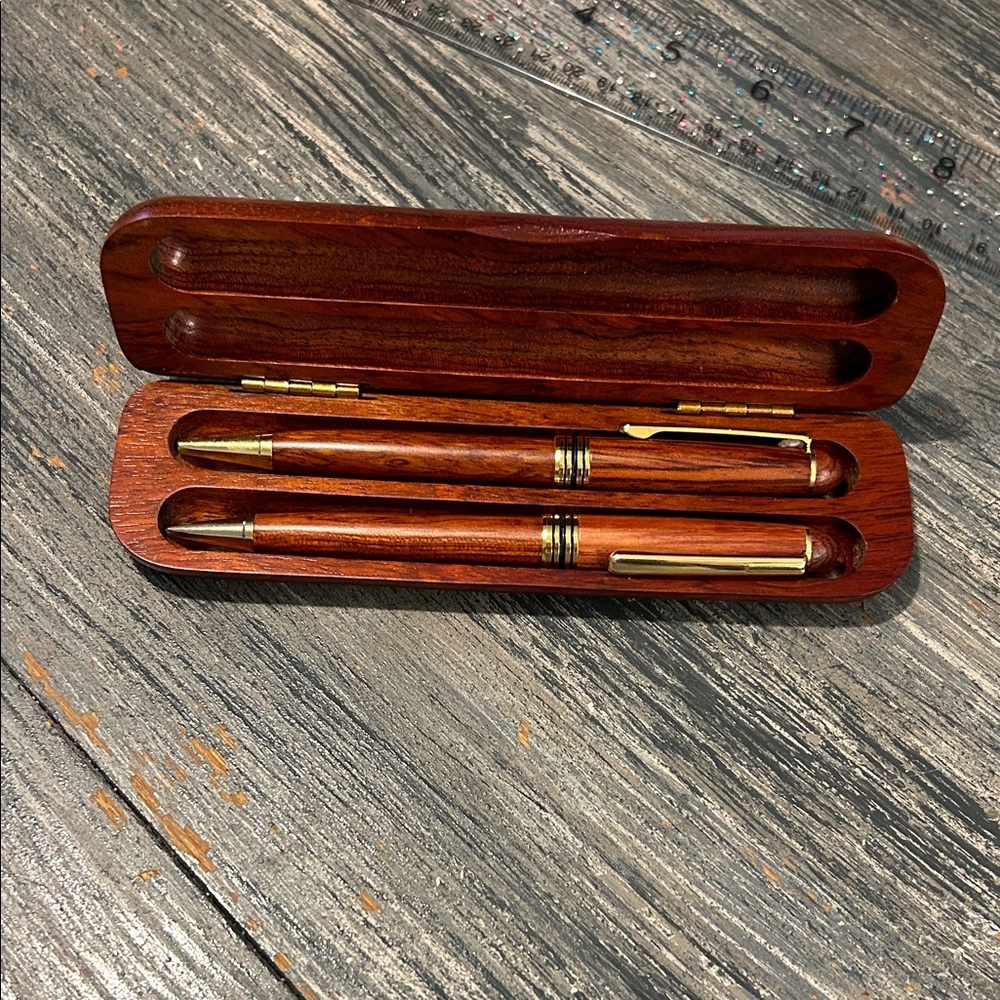Wooden Pen Set with Gold Accents Quiet Luxury 1 pen not working